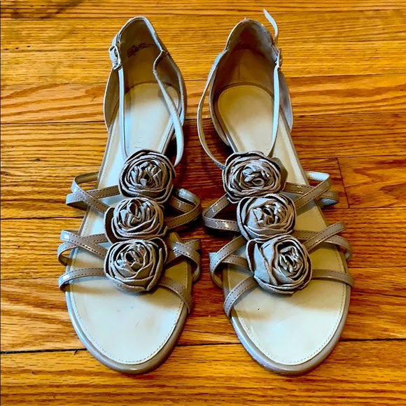 Talbots Shoes - 🚨2 FOR $10‼️Talbots Floral Sandals